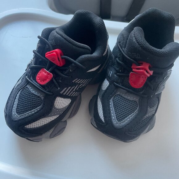 NEW! Toddler / New Balance 9060 Sneakers - Sz US 5